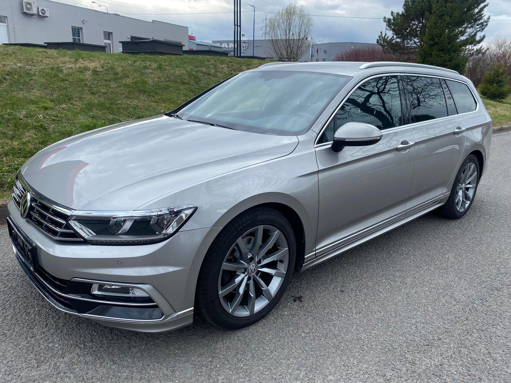VW PASSAT 2.0TDi-R-line,FULL LED,1.maj